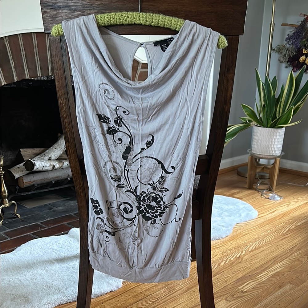 Floral Print Top with Keyhole in Back